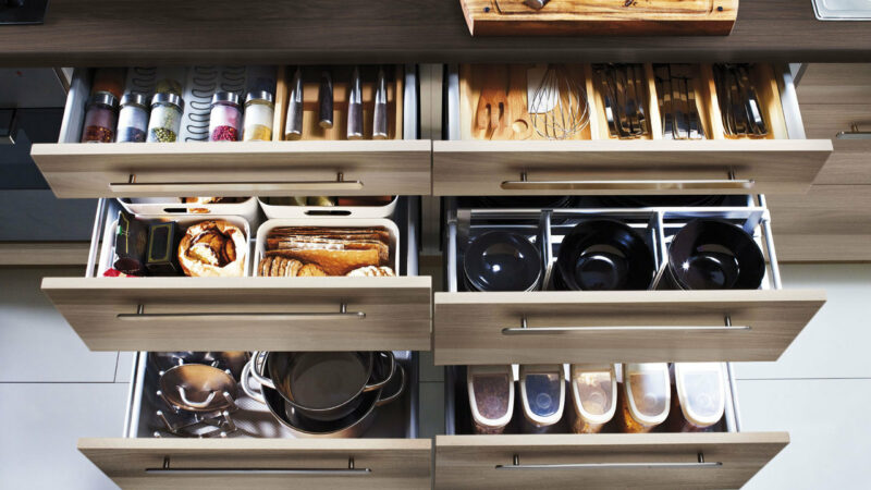10 удивительных идей для хранения в маленьких кухнях